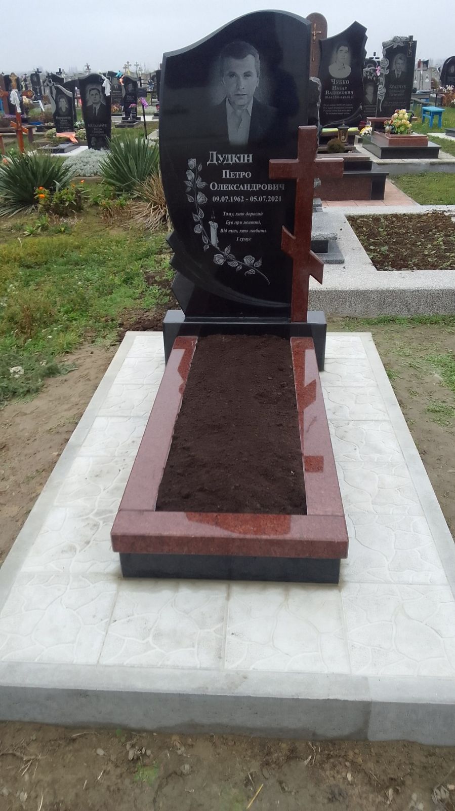 Гранітні пам'ятники у майстерні на вул. Рівненській, Луцьк