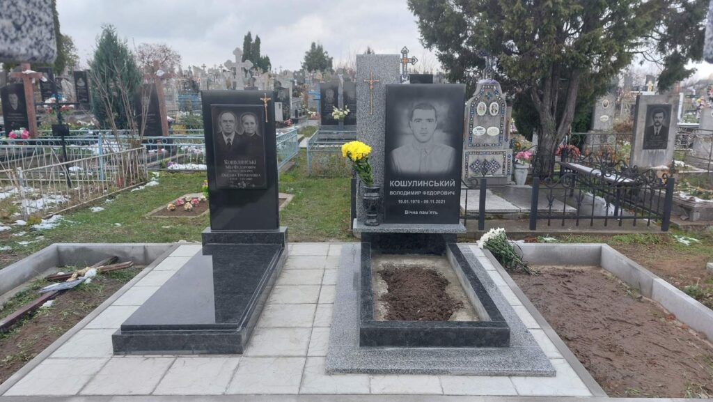 Пам'ятник з натурального граніту — робота майстерні пам'ятників на Рівненській